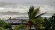 ঢাকায় হালকা বৃষ্টির সম্ভাবনা, ১২ অঞ্চলে ঝড়ের সতর্কতা