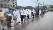 সড়কের কাজ শেষ না হতেই সরকারি জায়গা দখল, স্থানীয়দের প্রতিবাদ