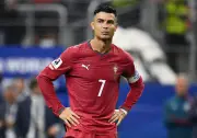 রোনালদোকে পুরো সময় খেলানো নিয়ে কোচের ব্যাখ্যা ও সমালোচনা