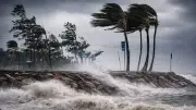 দেশের ১৪ অঞ্চলে ঝড়ের আভাস, নদীবন্দরে সতর্কতা জারি