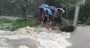 কক্সবাজারে বন্যায় দুই শিশুর মৃত্যু, ৩ লাখ মানুষ পানিবন্দি