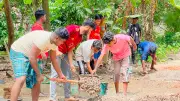 চাঁদা ও স্বেচ্ছাশ্রমে কুলাউড়ায় গ্রামের রাস্তা সংস্কার করল তরুণরা